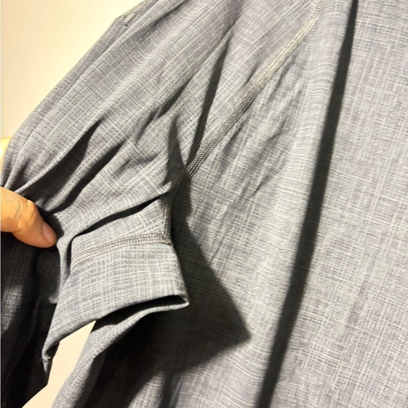 Like new !😍Lululemon 🍋Gray Long Sleeve Men's Shirt - Picture 7 of 7